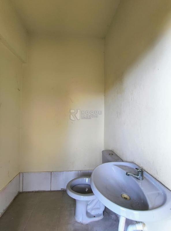 Casa com salão para aluguel no bairro Jardim da Graminha: Wc externo