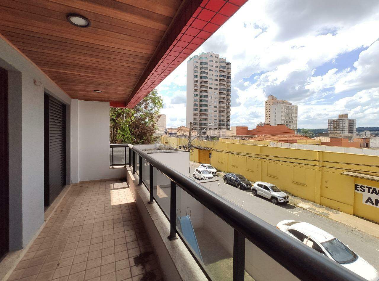 Apartamento para aluguel no bairro Centro: Sacada 