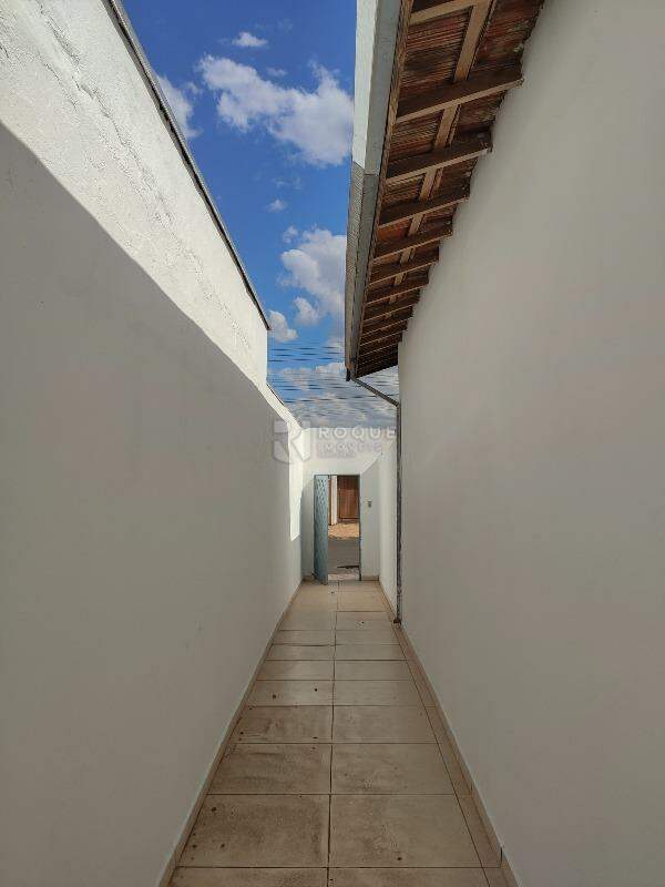 Casa Residencial para aluguel no bairro Jardim do Lago: Corredor