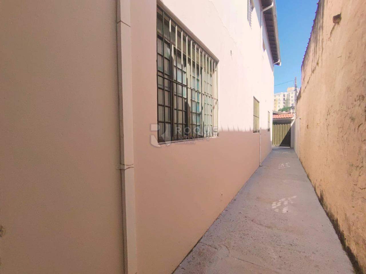 Casa Residencial para aluguel no bairro Jardim Residencial Dona Santina Paroli Peccinini: Quintal