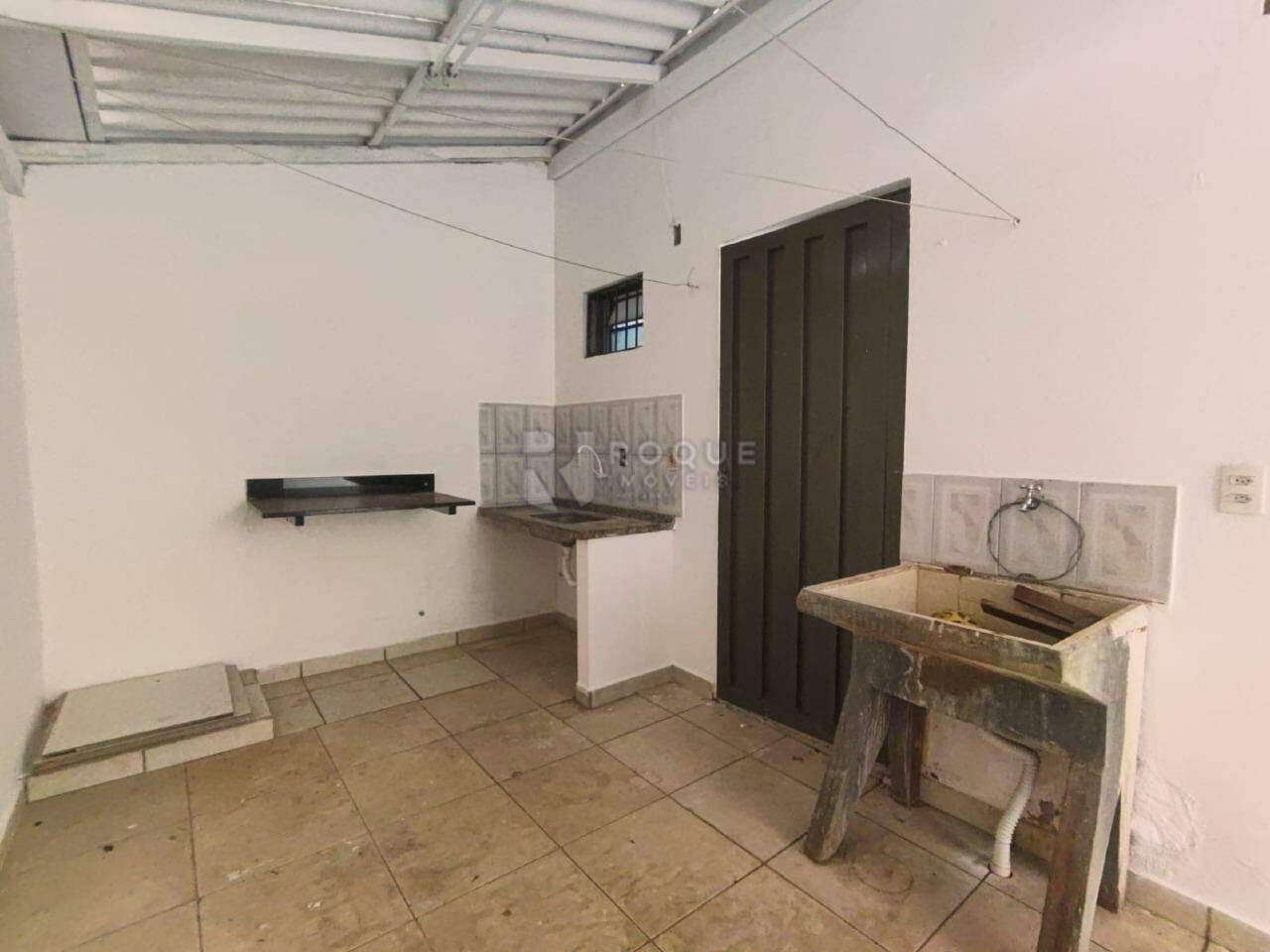 Casa Residencial para aluguel no bairro Jardim Residencial Dona Santina Paroli Peccinini: Lavanderia