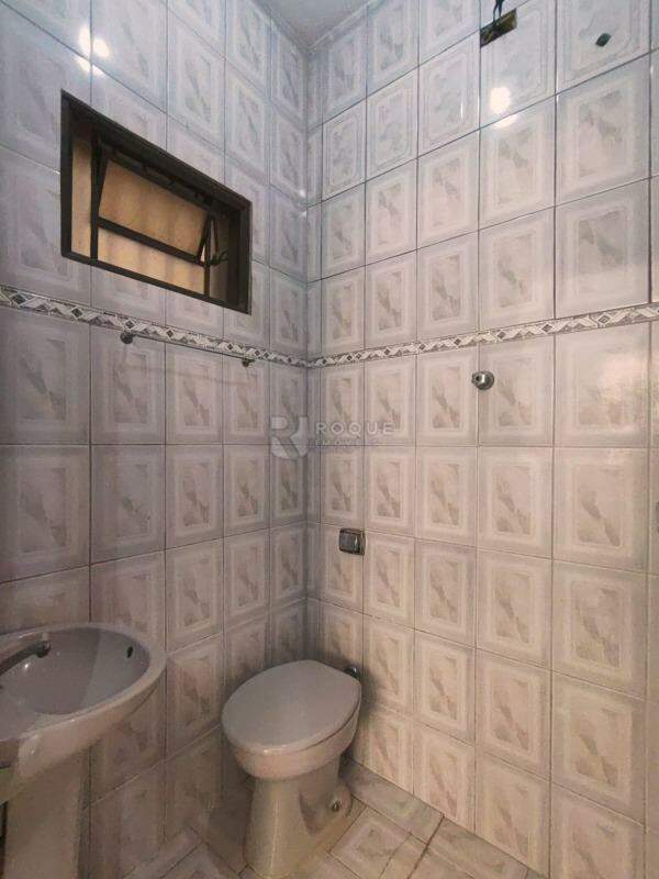 Casa Residencial para aluguel no bairro Jardim Residencial Dona Santina Paroli Peccinini: WC 2