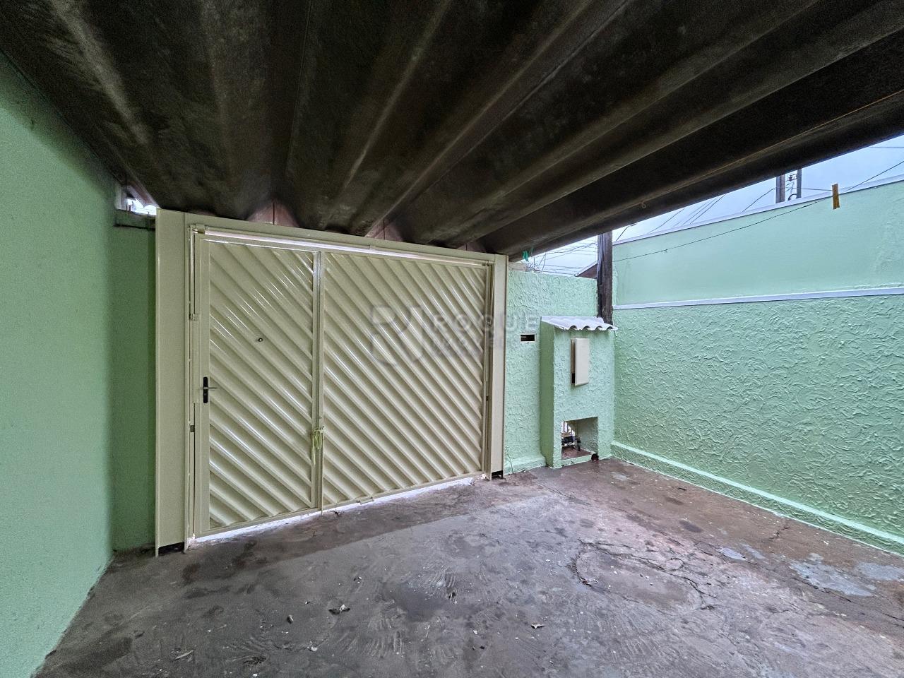 Casa Residencial para aluguel no bairro Jardim das Laranjeiras: Garagem 