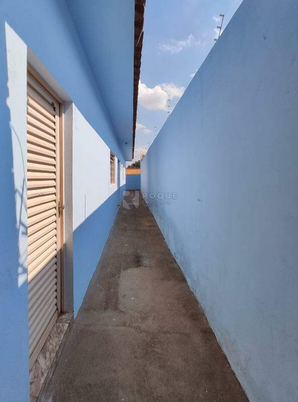 Casa Residencial para aluguel no bairro Jardim São Manoel: Corredor de acesso