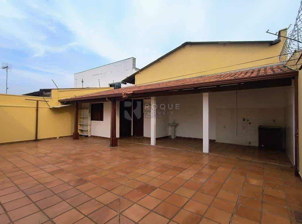 Casa Residencial para aluguel no bairro Jardim Esmeralda: Fundos