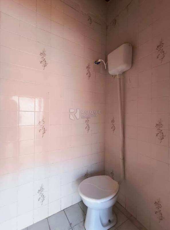 Casa Residencial para aluguel no bairro Jardim Esmeralda: Wc social  fundos