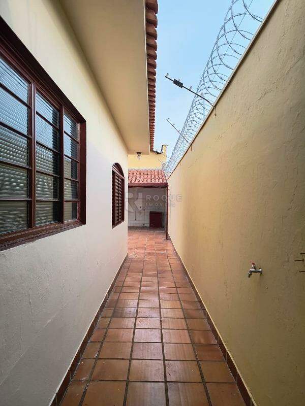 Casa Residencial para aluguel no bairro Jardim Esmeralda: Corredor