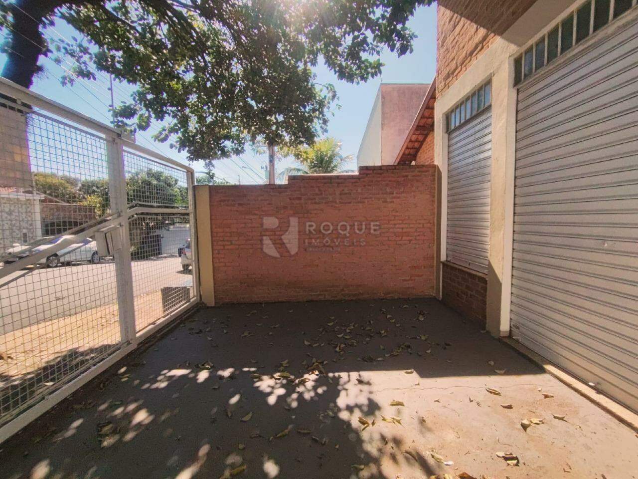 Salão para aluguel no bairro Vila Paulista: Quintal