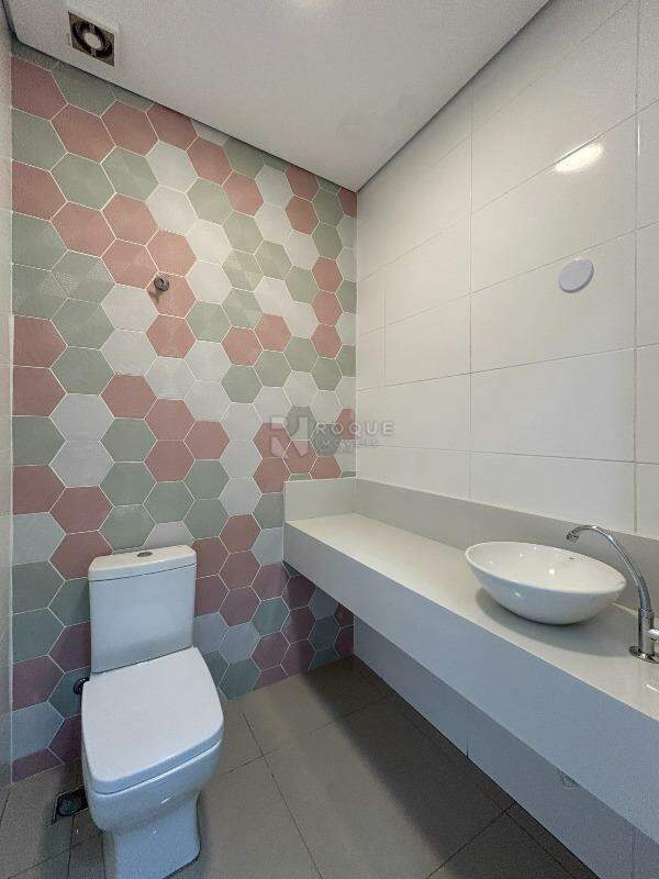 Salão para aluguel no bairro Vila São João: WC social 2