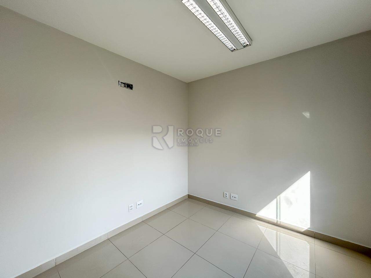Salão para aluguel no bairro Vila São João: Sala mezanino