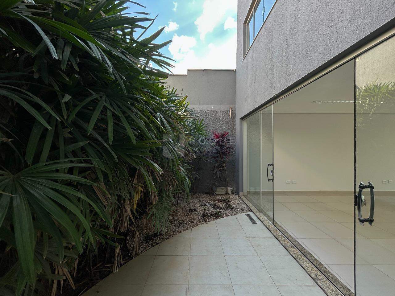 Salão para aluguel no bairro Vila São João: Jardim de inverno 