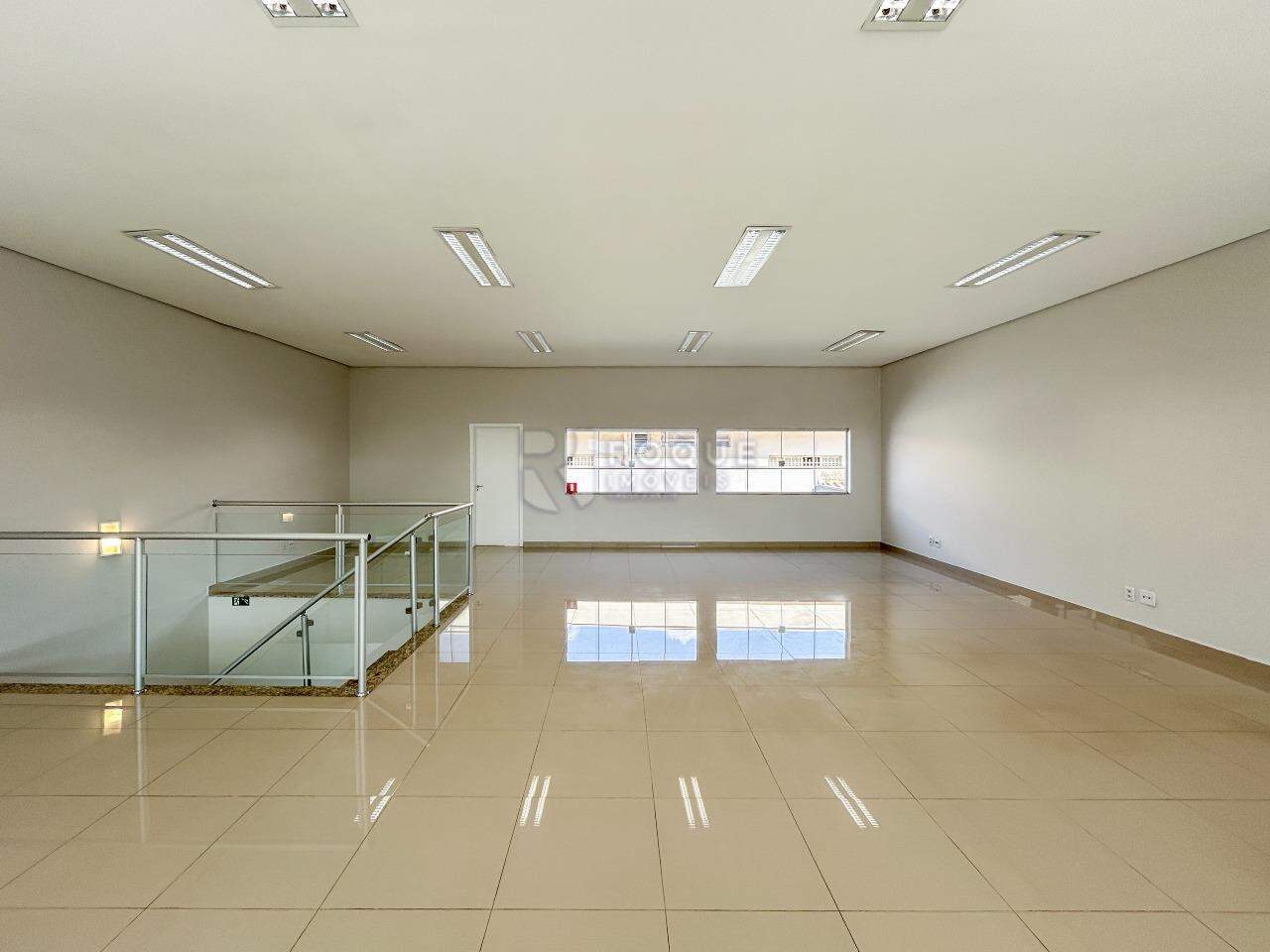 Salão para aluguel no bairro Vila São João: Mezanino