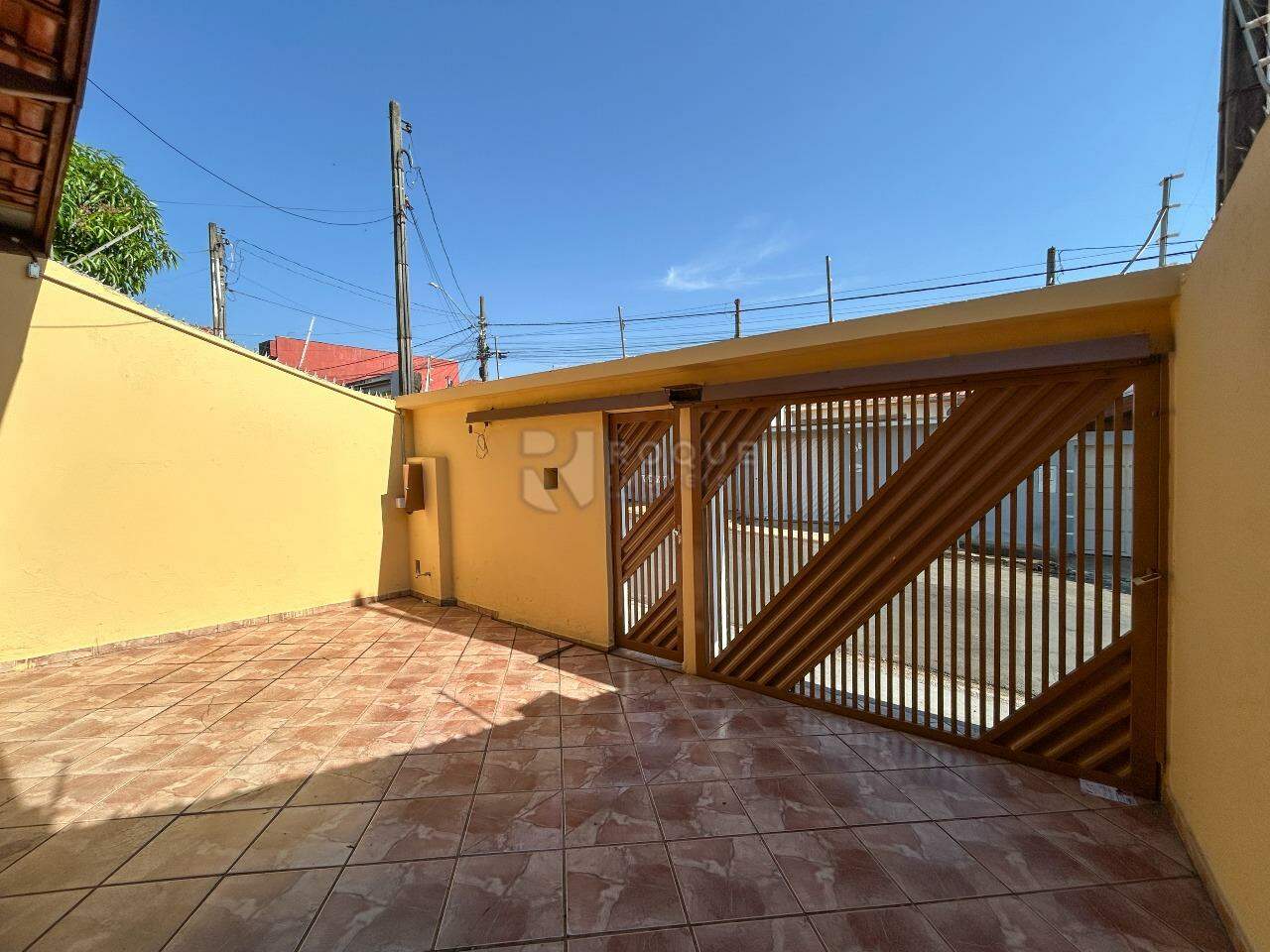Casa Residencial para aluguel no bairro Jardim Residencial Roseira: Frente