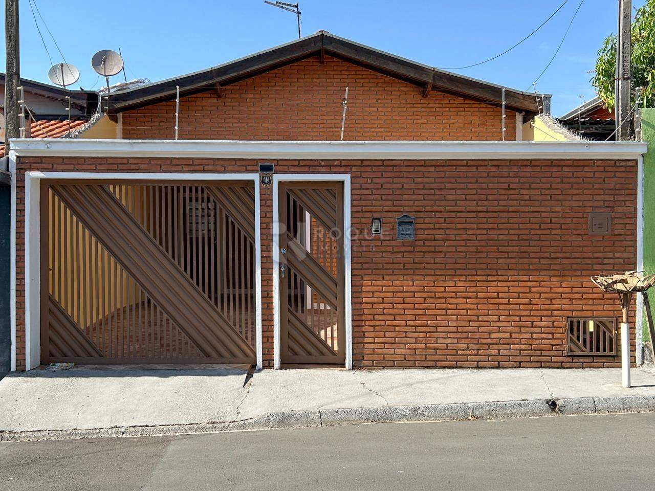 Casa Residencial para aluguel no bairro Jardim Residencial Roseira: Fachada