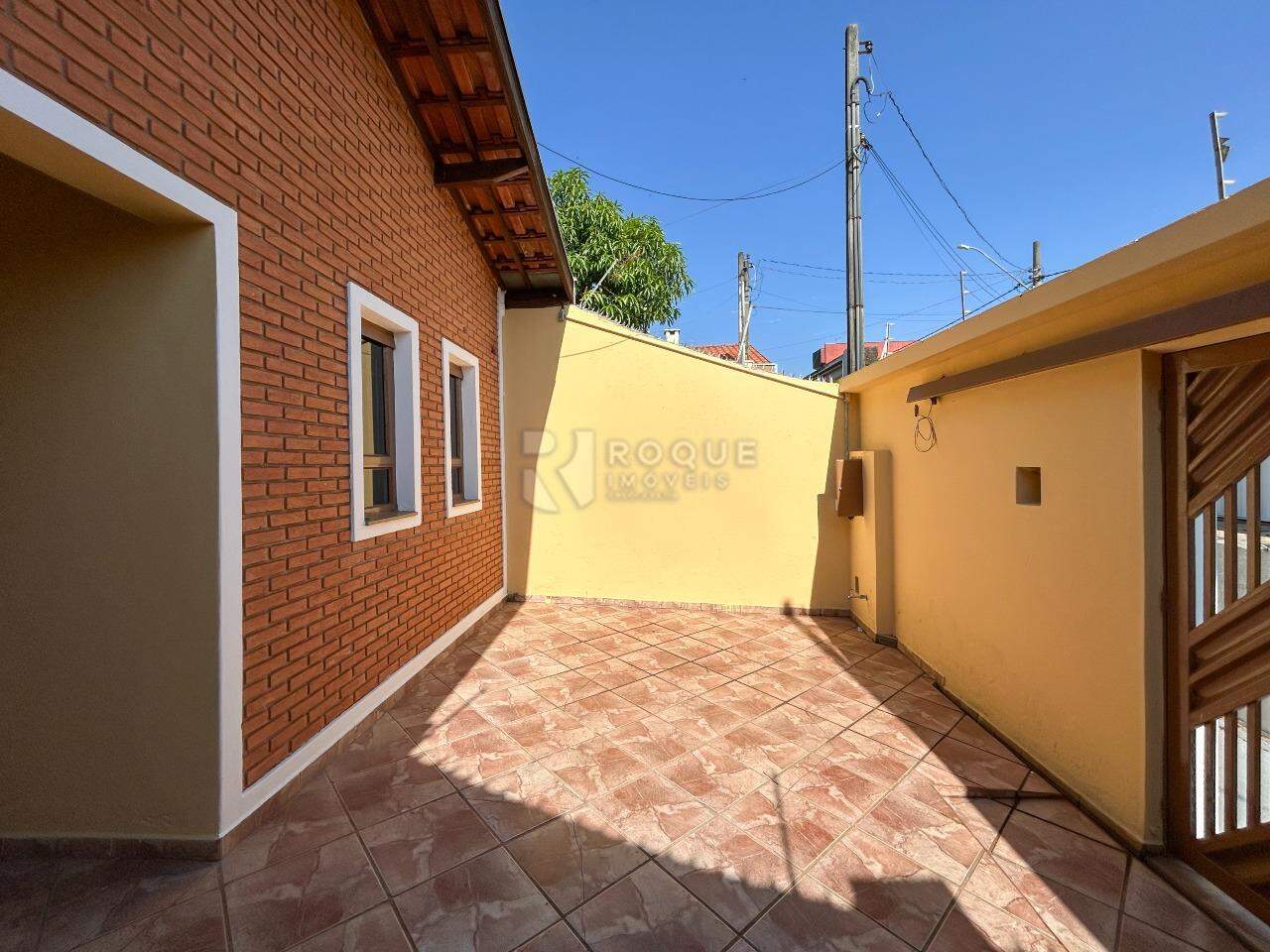 Casa Residencial para aluguel no bairro Jardim Residencial Roseira: Frente