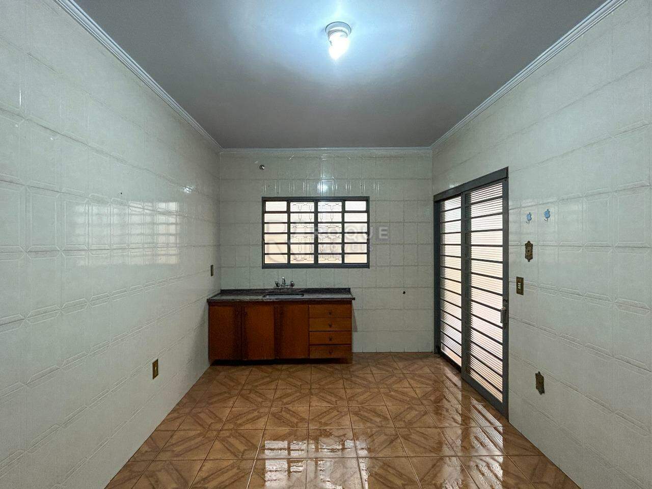 Casa Residencial para aluguel no bairro Jardim Residencial Roseira: Cozinha