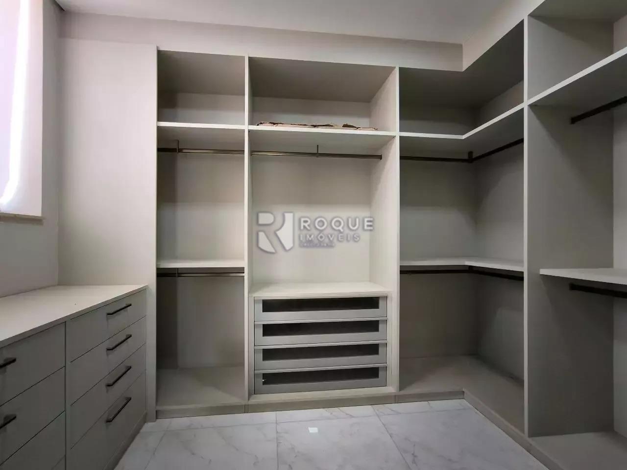 Casa em condomínio para aluguel no bairro Parque São Bento: Closet Suíte Master