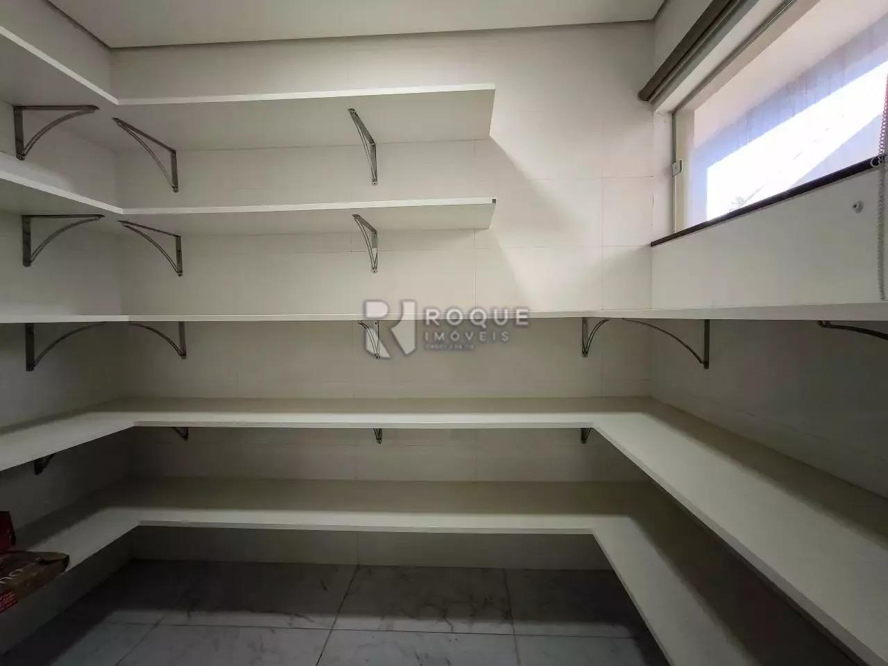 Casa em condomínio para aluguel no bairro Parque São Bento: Despensa