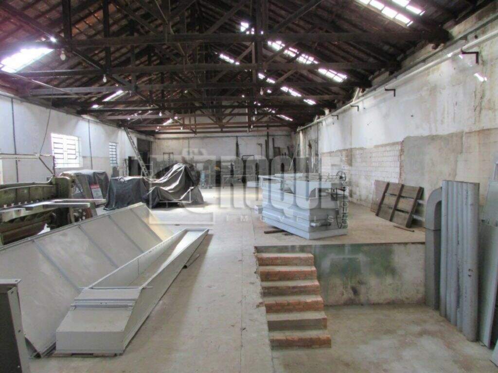 Barracão/Galpão para aluguel no bairro Vila Queiroz: Galpão Frente