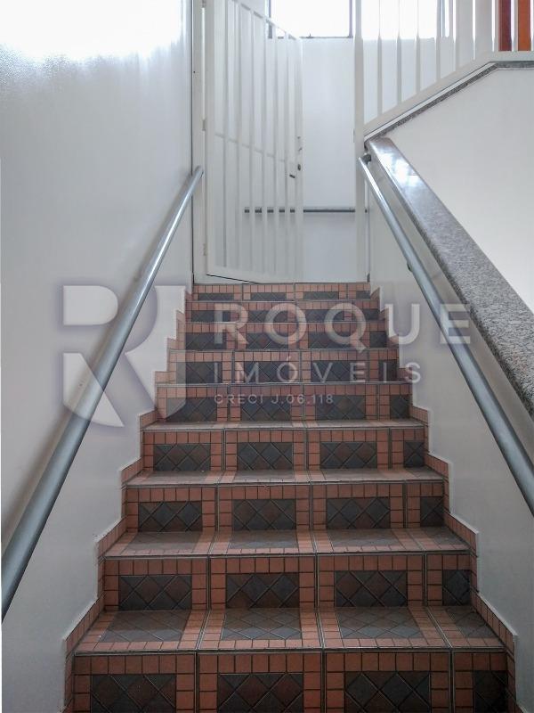 Salas/Conjuntos para aluguel no bairro Jardim Glória: Escada de acesso