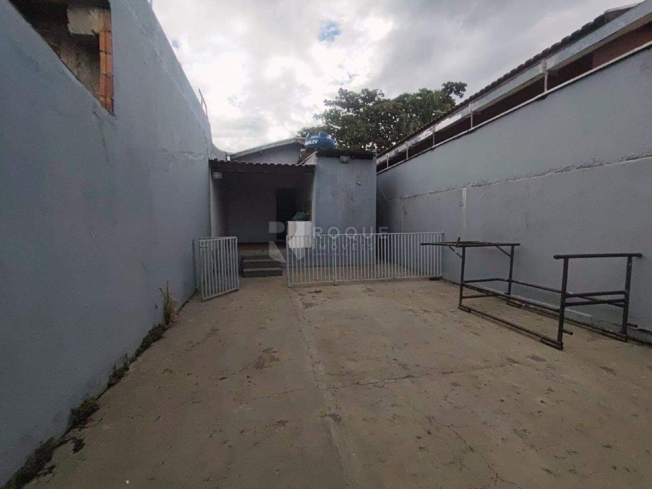 Casa Residencial para aluguel no bairro Vila Claudia: Garagem