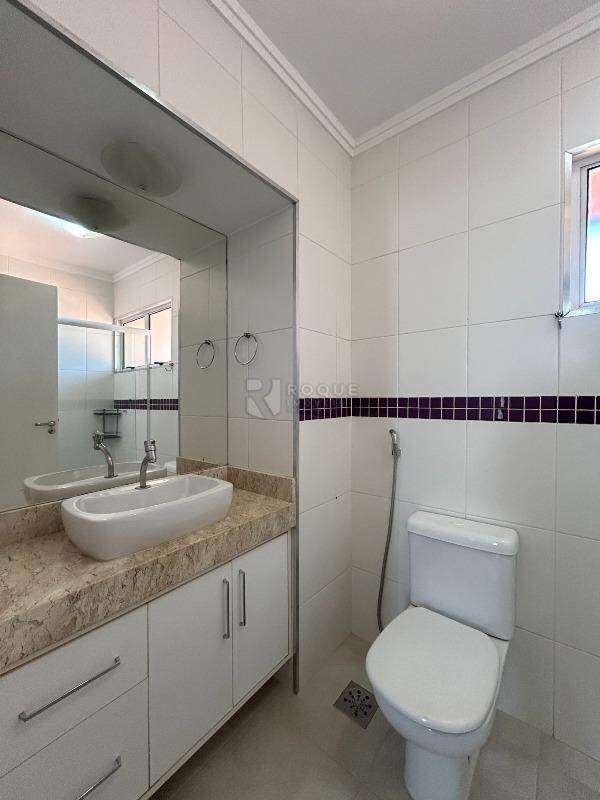 Casa em condomínio para aluguel no bairro Residencial Villa do Sol: WC social segundo andar 