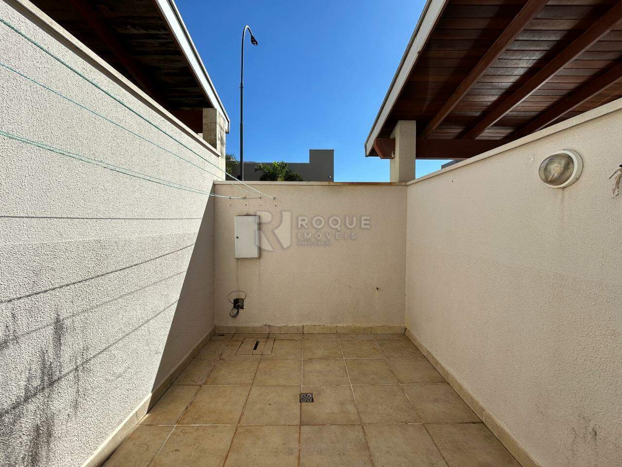 Casa em condomínio para aluguel no bairro Residencial Villa do Sol: Área externo 