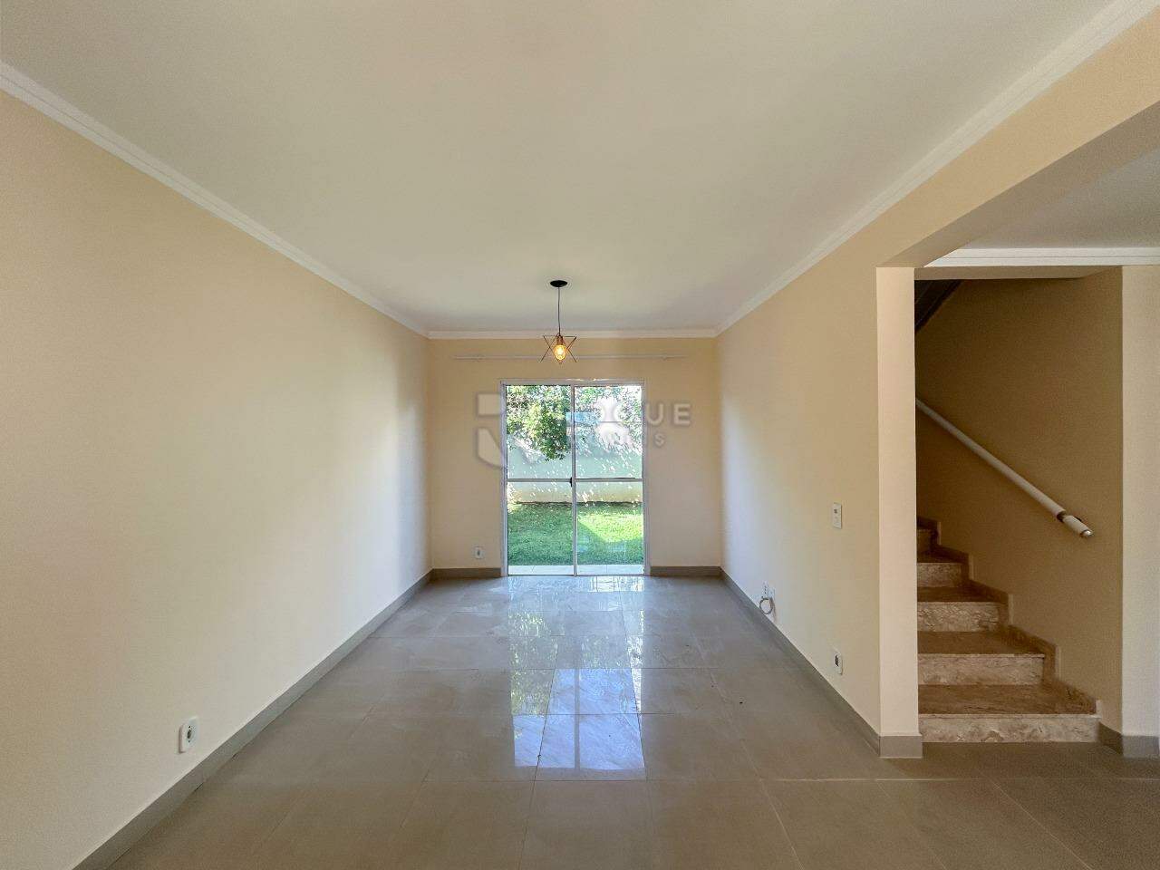 Casa em condomínio para aluguel no bairro Residencial Villa do Sol: Sala 