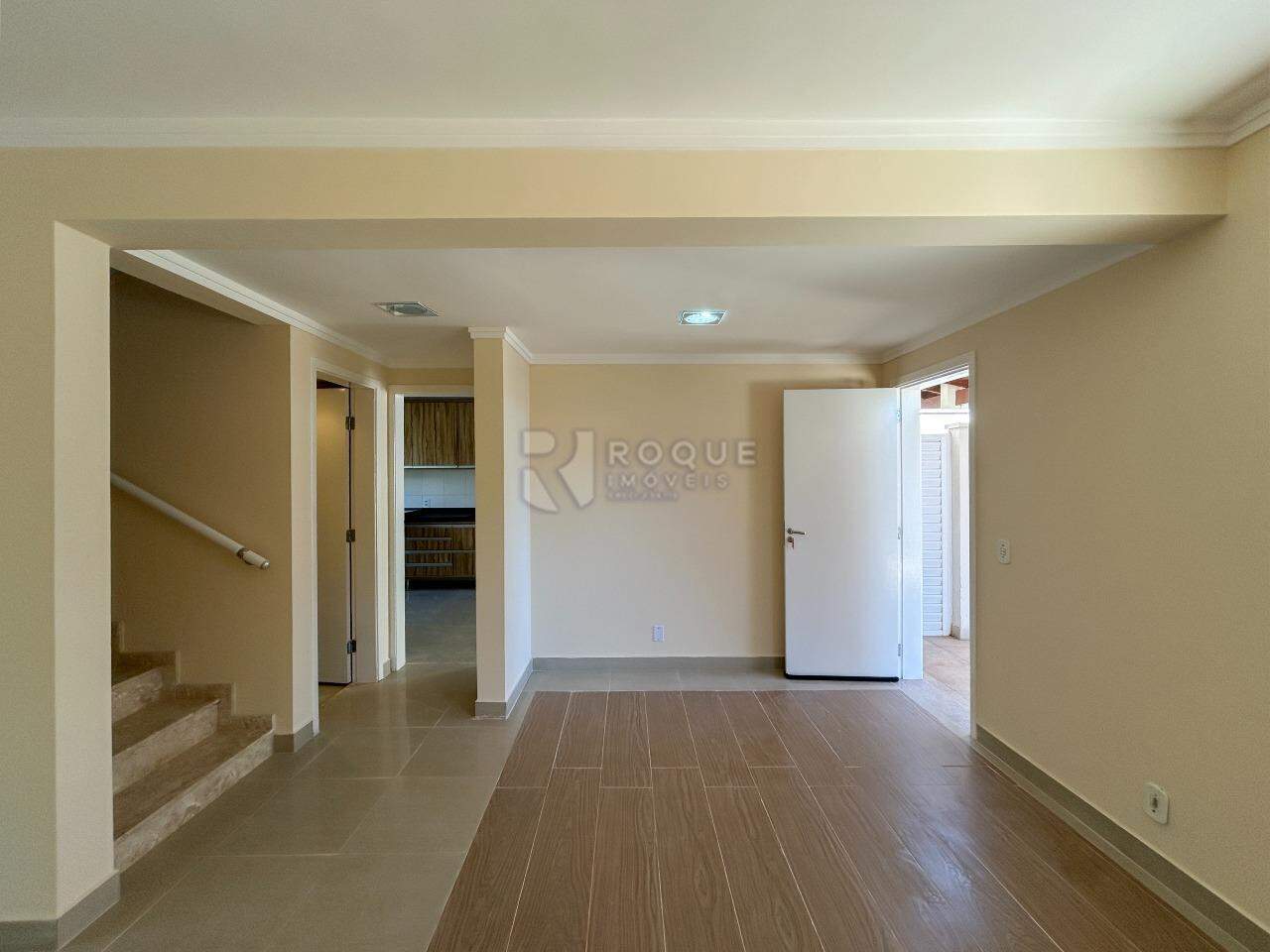 Casa em condomínio para aluguel no bairro Residencial Villa do Sol: Sala 