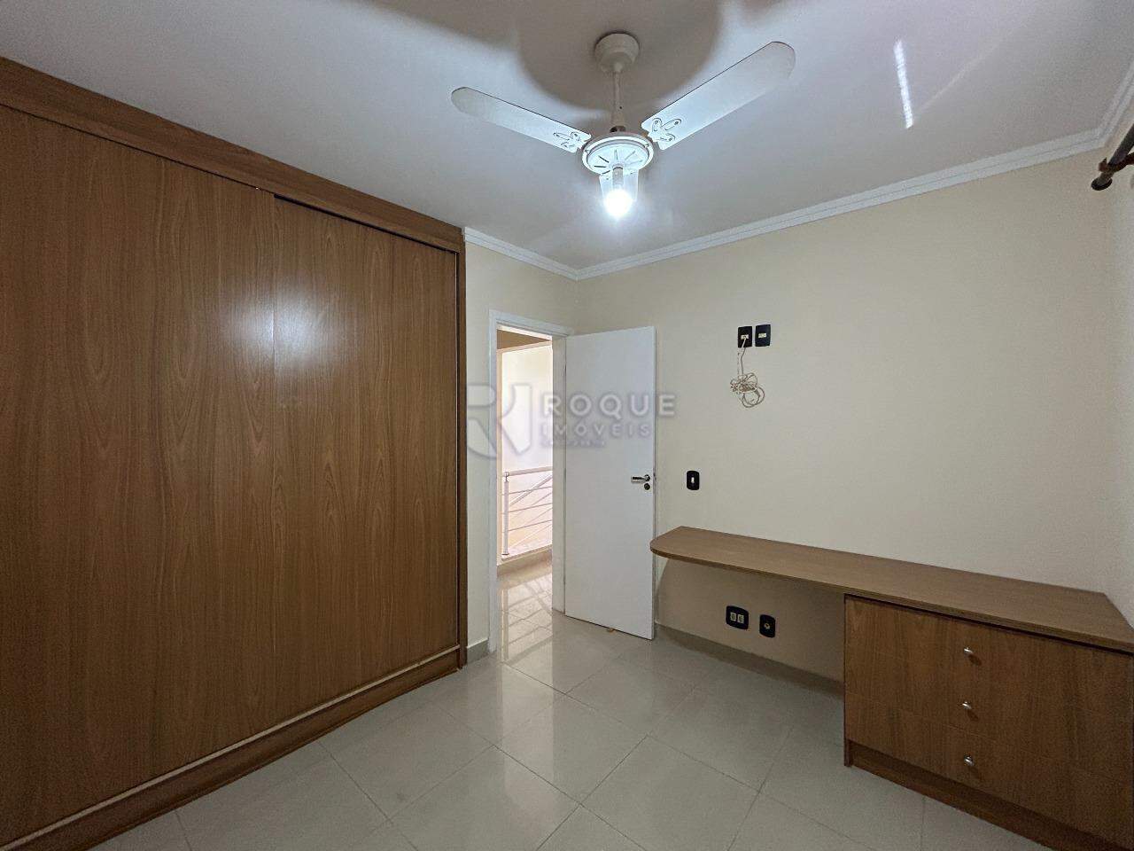 Casa em condomínio para aluguel no bairro Residencial Villa do Sol: Dormitório 1 segundo andar 