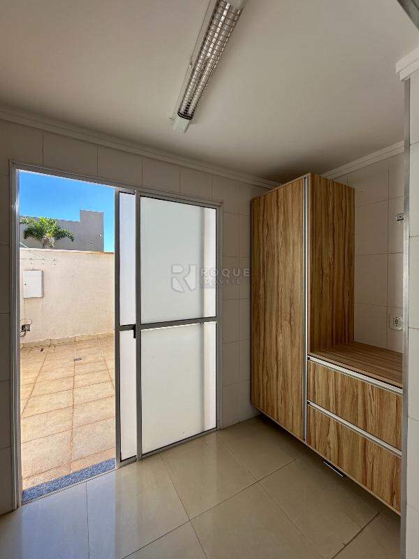Casa em condomínio para aluguel no bairro Residencial Villa do Sol: Área de serviço 