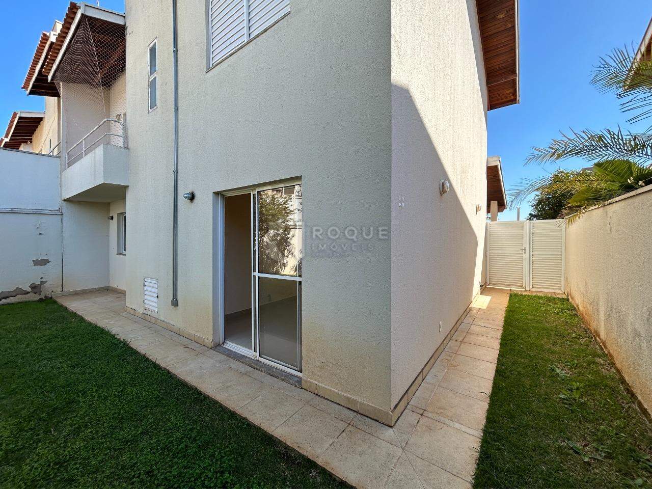 Casa em condomínio para aluguel no bairro Residencial Villa do Sol: Fundo 