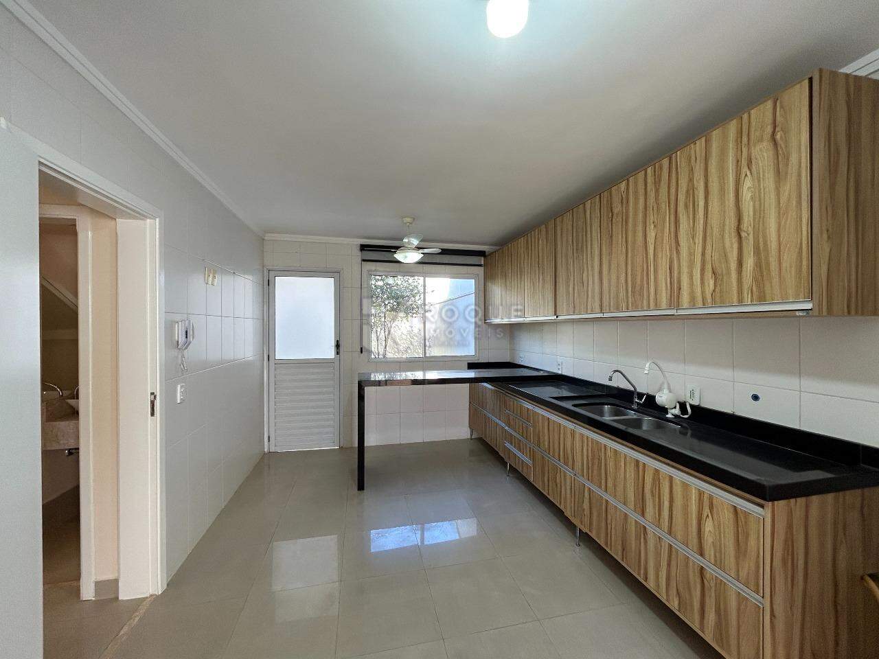 Casa em condomínio para aluguel no bairro Residencial Villa do Sol: Cozinha 