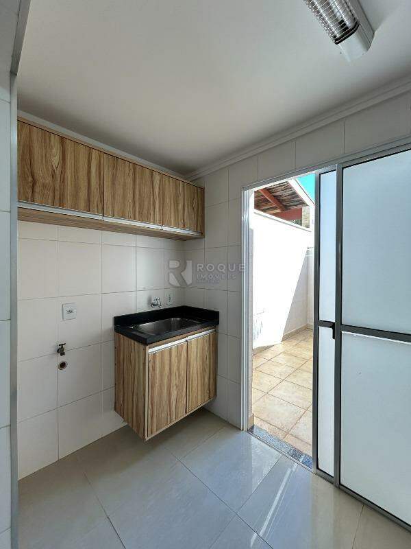 Casa em condomínio para aluguel no bairro Residencial Villa do Sol: Área de serviço 