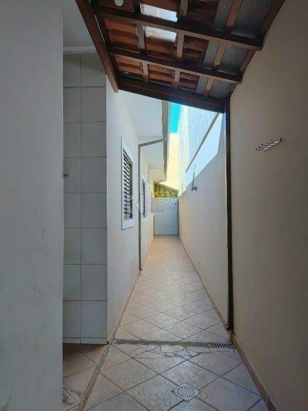 Casa Residencial para aluguel no bairro Vila Paulista: Corredor