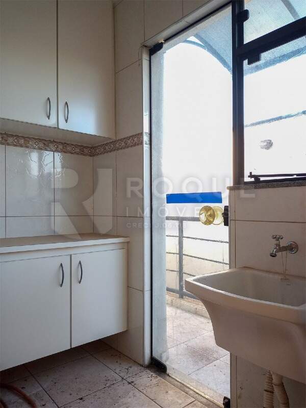 Casa Comercial para aluguel no bairro Centro: Área de serviço