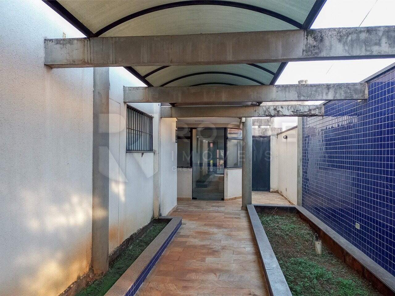Casa Comercial para aluguel no bairro Centro: Fachada interna