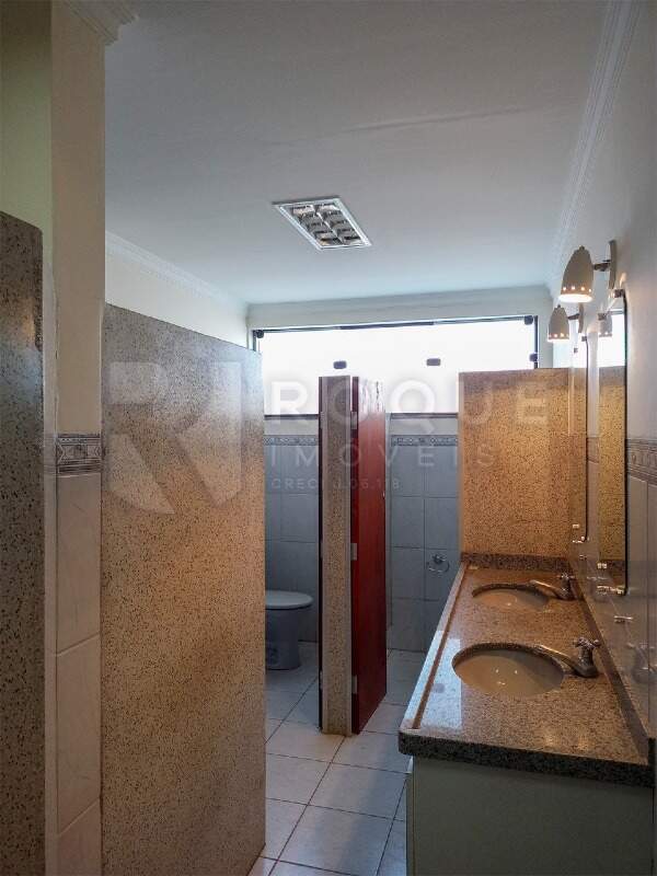 Casa Comercial para aluguel no bairro Centro: WC comunitário 2