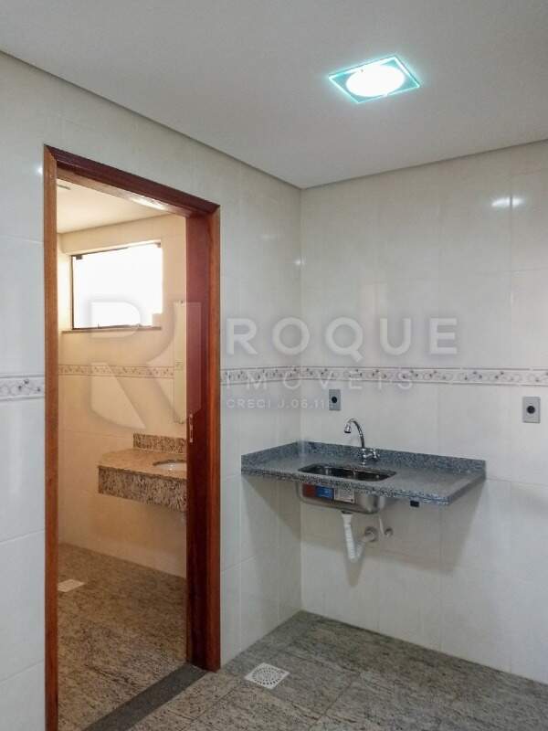 Casa Comercial para aluguel no bairro Centro: lavabo
