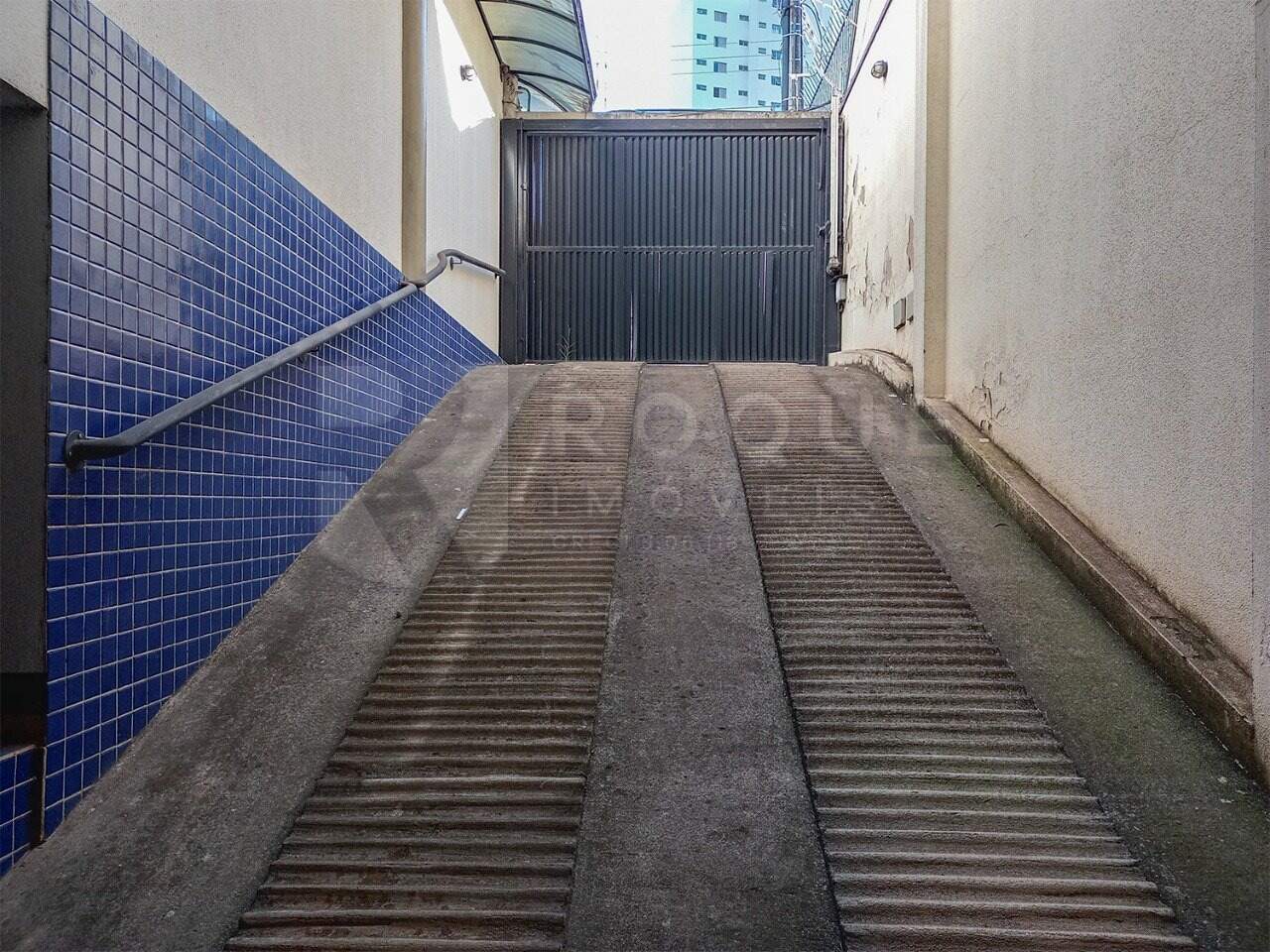 Casa Comercial para aluguel no bairro Centro: Entrada estacionamento