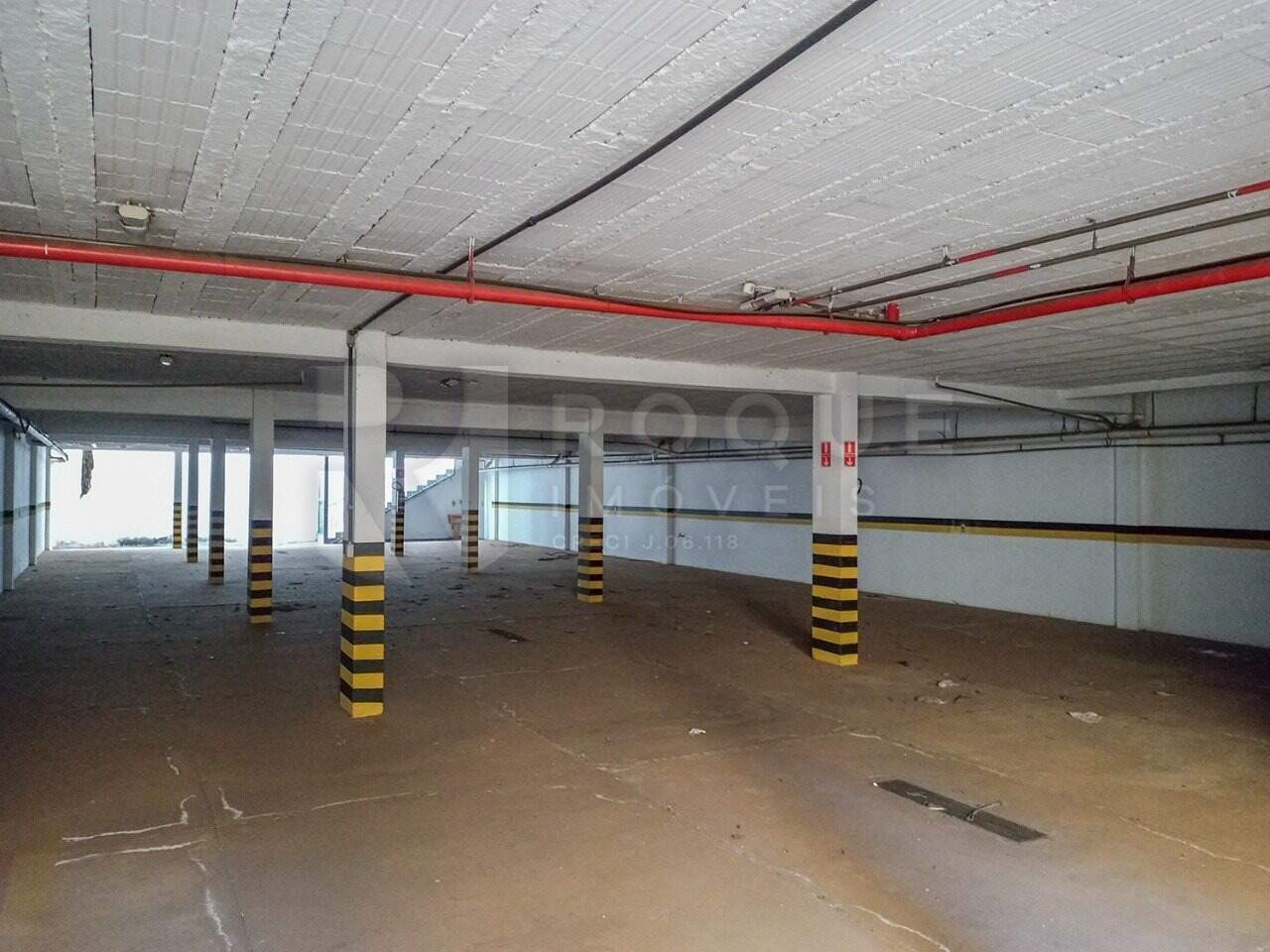 Casa Comercial para aluguel no bairro Centro: Estacionamento