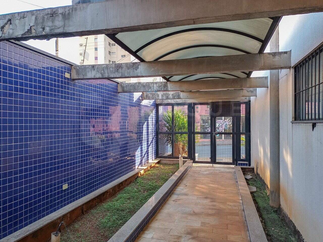 Casa Comercial para aluguel no bairro Centro: Corredor de entrada