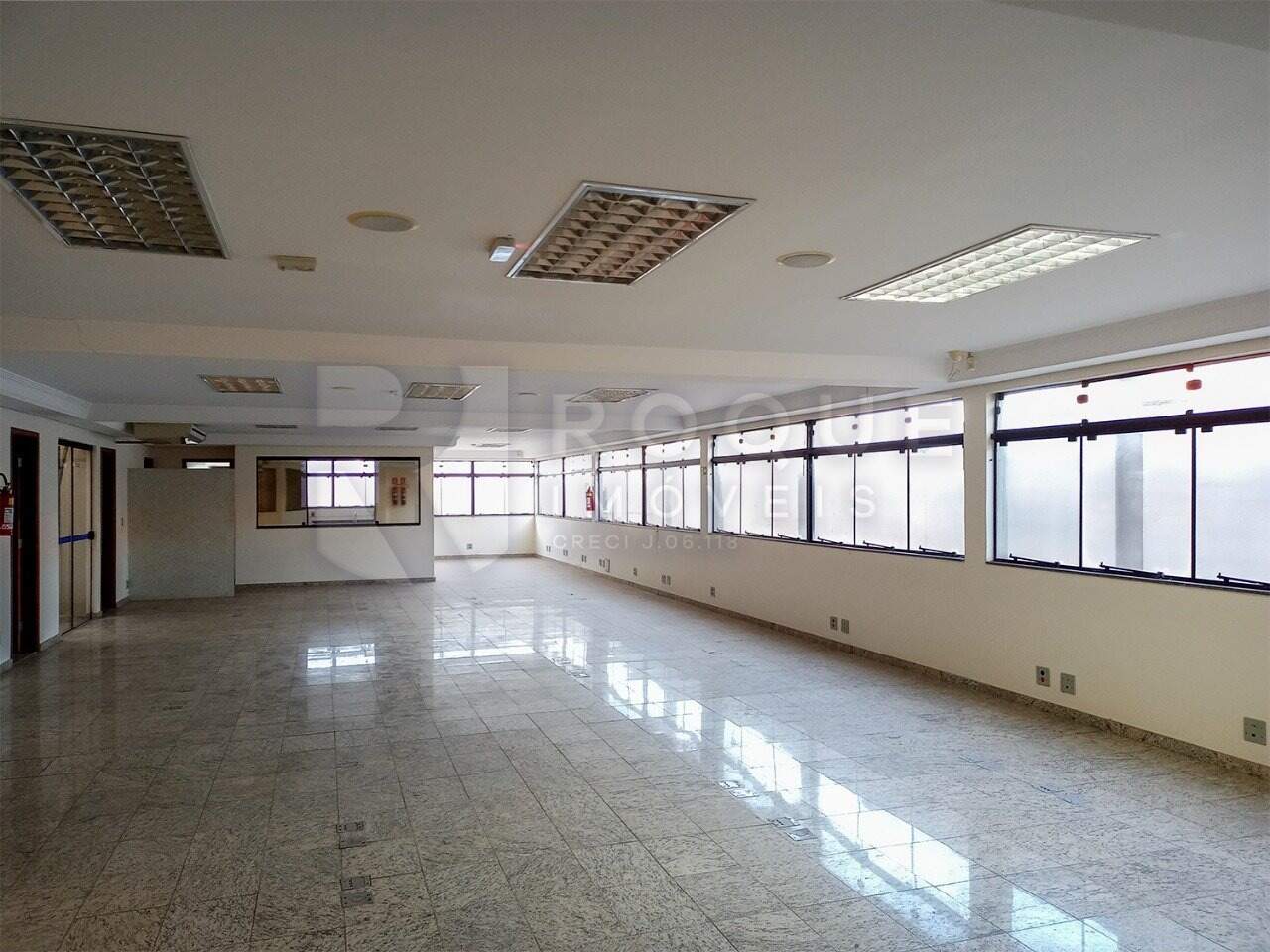 Casa Comercial para aluguel no bairro Centro: Salão