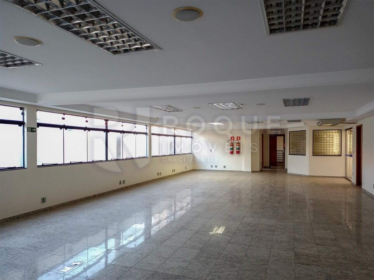 Casa Comercial para aluguel no bairro Centro: Salão