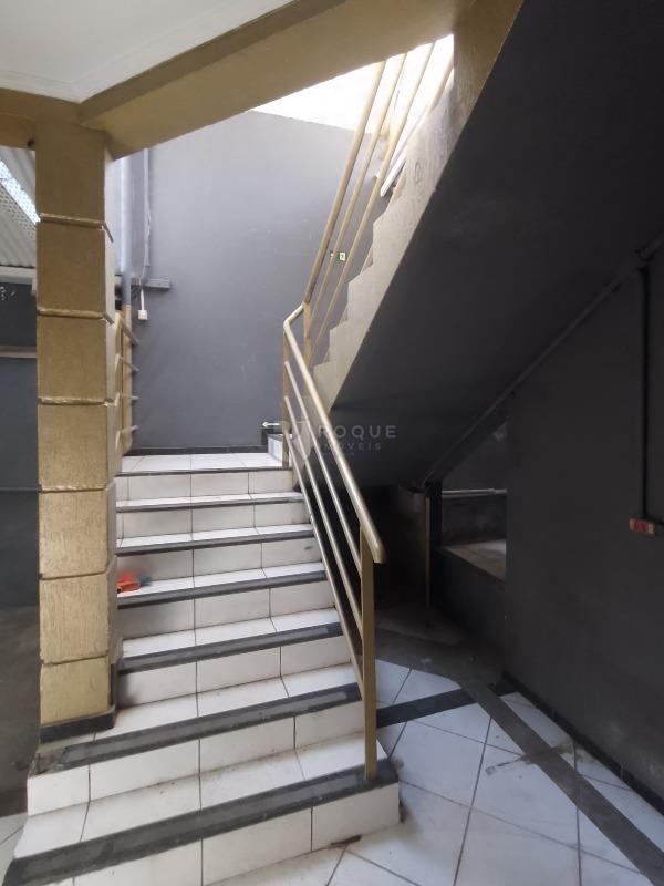 Salas/Conjuntos para aluguel no bairro Vila Santa Lina: Escada de acesso superior