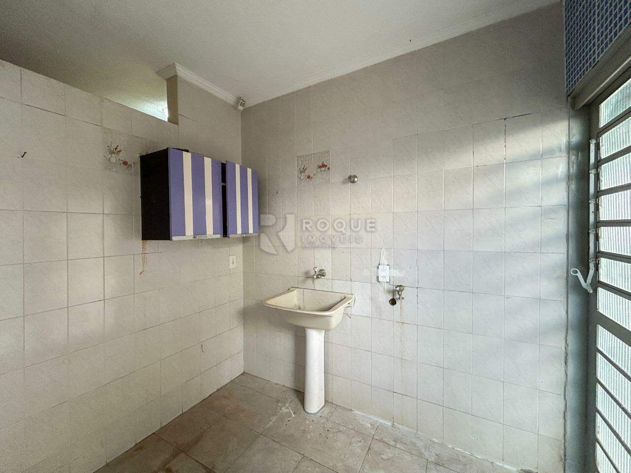 Casa Residencial para aluguel no bairro Parque Residencial Aeroporto: Área de serviço 