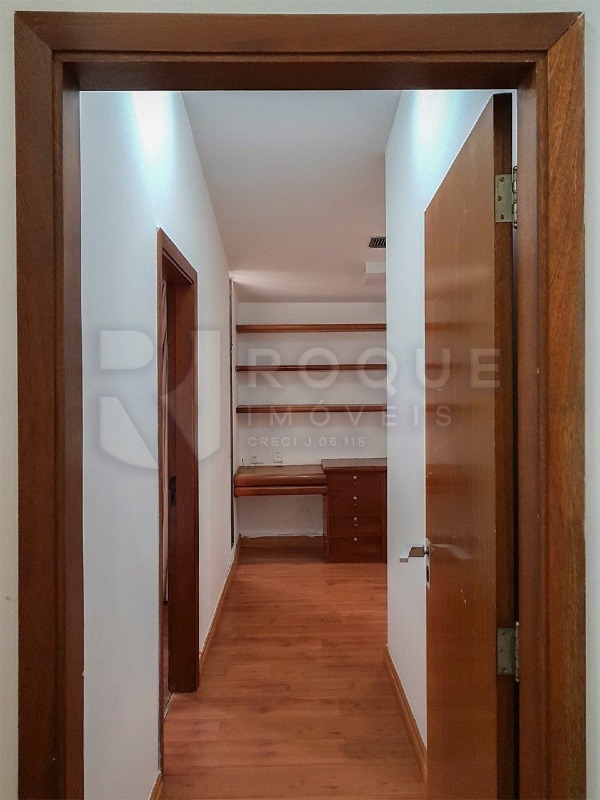 Casa Comercial para aluguel no bairro Vila Cristovam: Acesso suíte 1