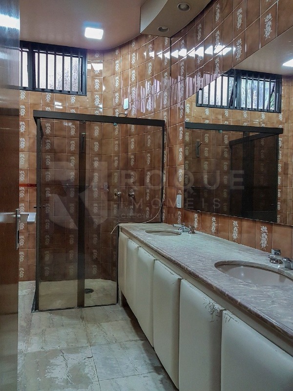 Casa Comercial para aluguel no bairro Vila Cristovam: WC suíte 1 