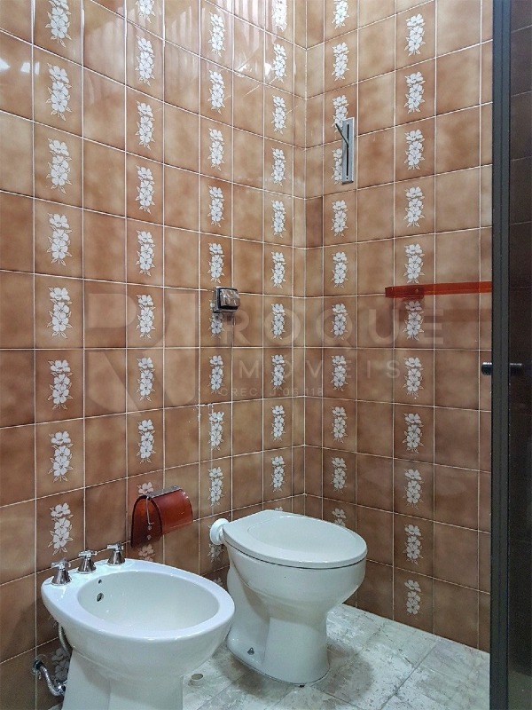 Casa Comercial para aluguel no bairro Vila Cristovam: WC suíte 1