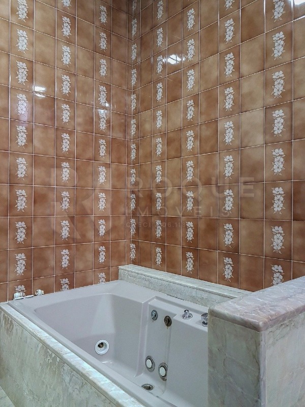 Casa Comercial para aluguel no bairro Vila Cristovam: WC suíte 1
